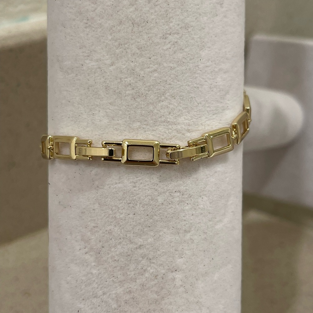 Elegant Gold and Pink Gemstone Bracelet - Picture 7 of 8